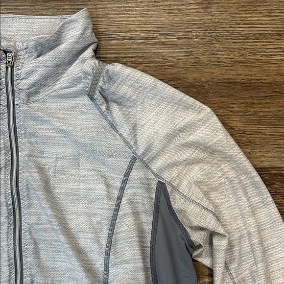 Lululemon Run White Fossil Nada Jacket Lightweight Running Women's Size 8 EUC - Picture 6 of 15